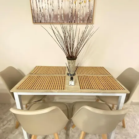 Unique In The Center *